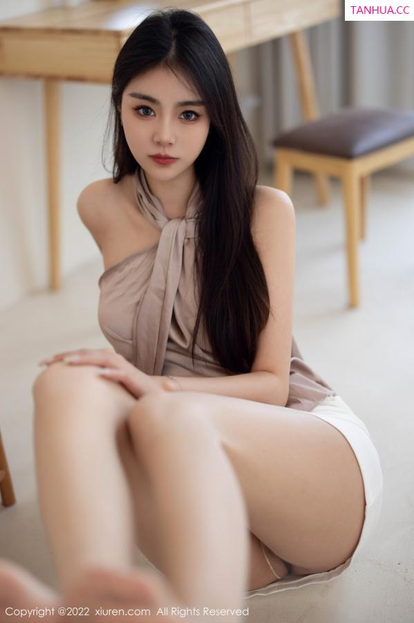 可乐Vicky  [XiuRen]高清写真图 2022.11.03 No.5804 可乐Vicky 短裙美腿第67张图片